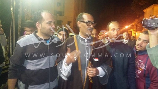 بالصور.. شبيه السادات يظهر فى عزاء «هيكل»
