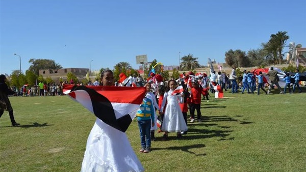 بالصور.. افتتاح  ملعب نجيل صناعى خماسى بالبحر الأحمر 