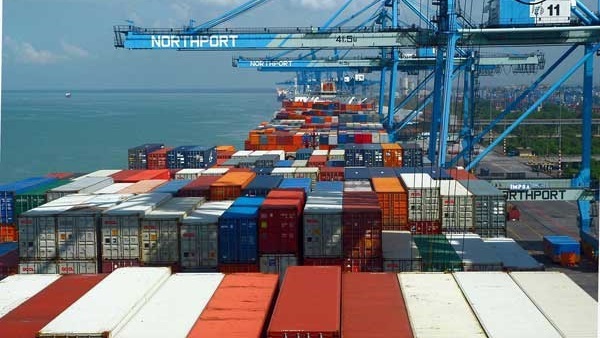 توقعات بارتفاع حجم الصادرات للكويت بنحو 20 % خلال 2016