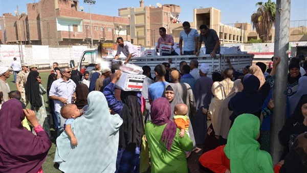 5 سيارات جديدة من القوات المسلحة لتوزيع السلع بالوادى الجديد