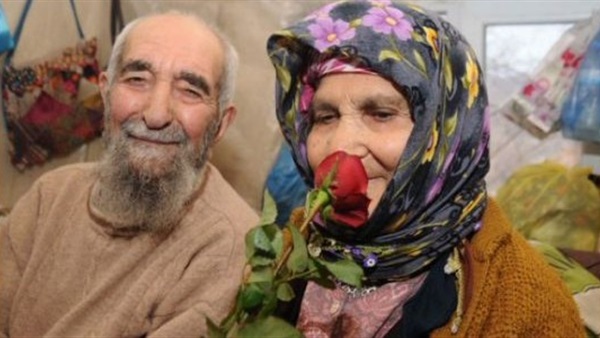 بعد فراق 77عاما.. زواج عجوز تركى من حبيبته