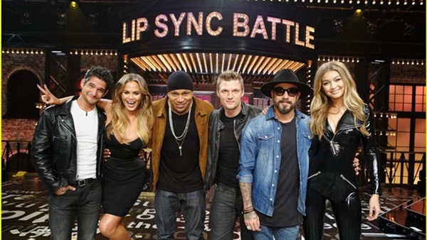  جيجى حديد تشارك بالرقص مع فريق Backstreet Boys