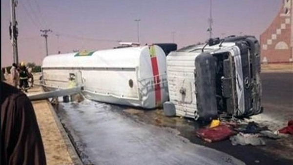 انقلاب سيارة محملة بمواد بترولية على طريق كفر الشيخ