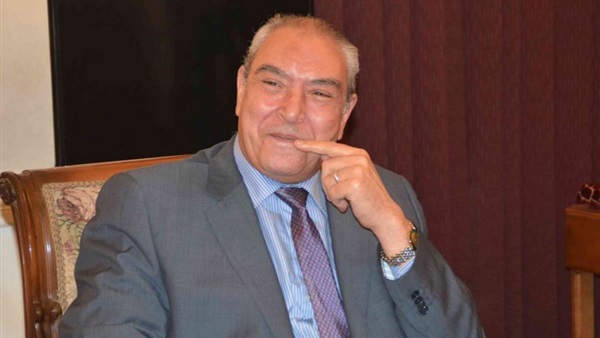 بدء توزيع كروت البنزين على أصحاب «التوكتوك» بالمنيا