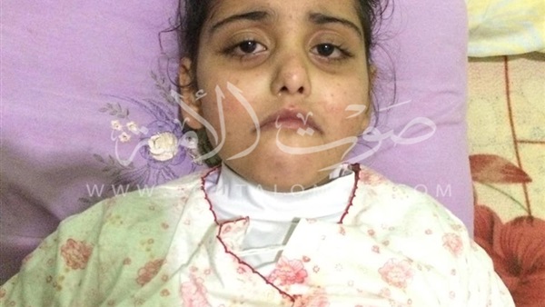 بالفيديو والصور..الطفلة "ايمان "دخلت عيادة طبيب لإستئصال "اللوزيتين"خرجت فاقدة النطق..جدها الطبيب هددنى وقالى روح للريس اللى انت انتخبته..اطباء طوارئ المنصورة "طردونا علشان فقراء..عاوز حق حفيدتي