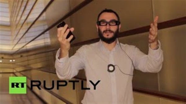 بالفيديو.. «نظارات» تترجم عروض الأوبرا لعدة لغات 