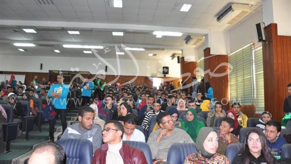 بالصور.. أحمد وفيق يشارك بندوة لمكافحة الإدمان بجامعة المنصورة