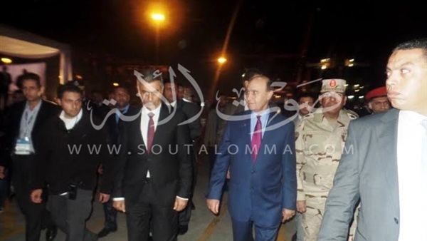 بالصور.. قائد الجيش الثاني يشهد بدء تشغيل قناة شرق بورسعيد 
