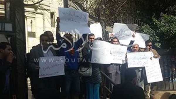 بالصور.. المحامون ينظمون وقفة احتجاجية للتنديد بممارسات الداخلية