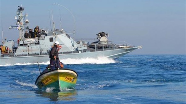 قوات الاحتلال الإسرائيلي تستهدف الصيادين قبالة سواحل قطاع غزة