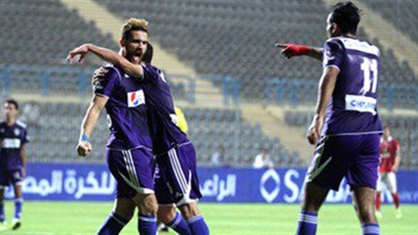 لاعبو الزمالك يؤدون صلاة الجمعة بمسجد قريب من الفندق  
