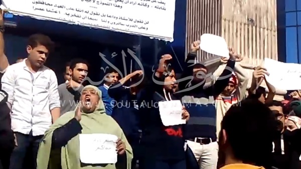 بالفيديو.. وقفة أمام «الصحفيين» للمطالبة بهيكلة الداخلية 