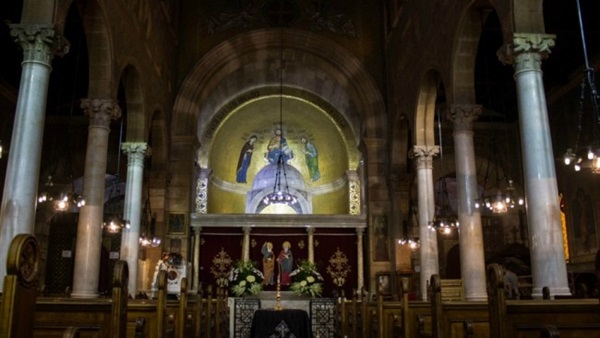 توافد الكهنة والرهبان لحضور «رسامة» مطران القدس