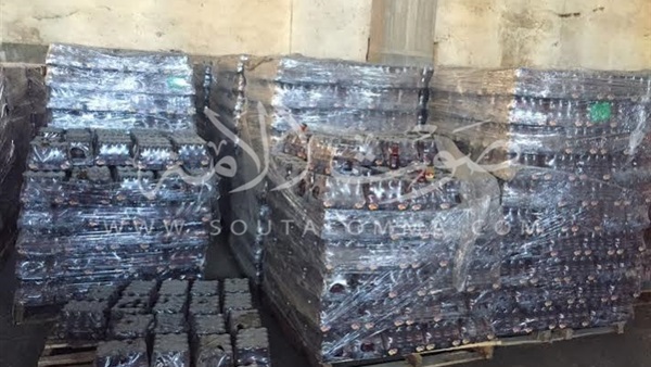 بالصور.. ضبط أكبر مخزن عصائر منتهية الصلاحية بالإسكندرية