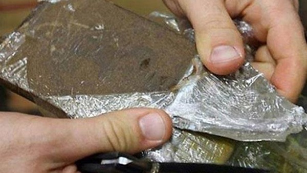 القبض على عاطل متلبسا  بالإتجار في المخدرات بالأميرية 