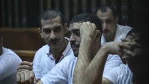 إيداع متهمي اقتحام سجن بورسعيد القفص استعدادًا لبدء المحاكمة