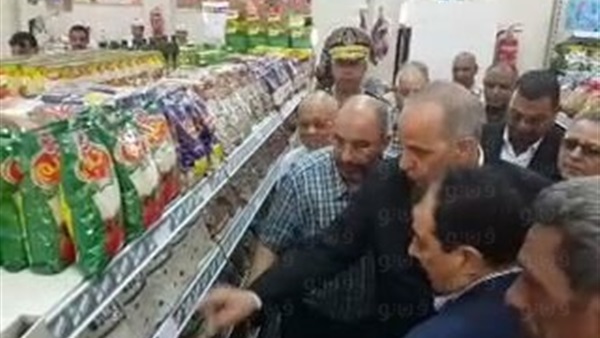 إقامة معرض للسلع الاستهلاكية بمركز الداخلة فى الوادى الجديد