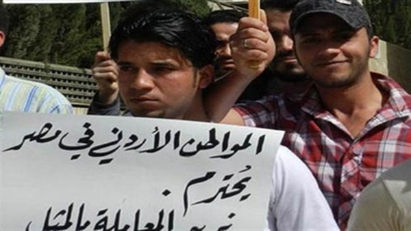 بالفيديو.. شقيق نائب أردنى يعتدي على مصرى داخل مطعم بالعقبة  