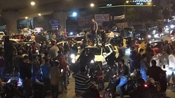 أنصار حزب الله يتظاهرون احتجاجا على برنامج يسخر من نصر الله