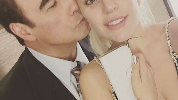  بالصورة .. سبب قبلات جون ترافولتا لــ" ليدى جاجا "  