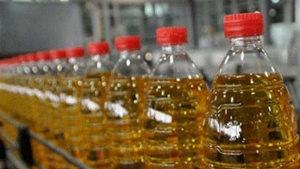 ضبط 5 آلاف زجاجة زيت مدعم قبل بيعها بالسوق السوداء بأسيوط
