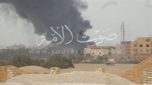 بالصور.. حريق هائل في مصنعين بأبو رواش