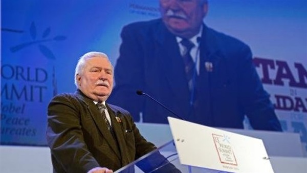 رئيس بولندا السابق ينفي أنه مخبرا للنظام الشيوعي