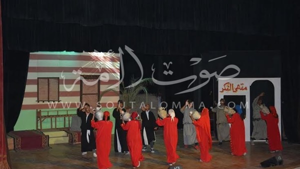 بالصور..عرض مسرحى لطلاب المدارس البحر الأحمر 