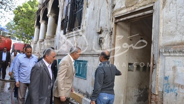 بالصور.. محافظ قنا يتفقد حريق محدود بمبنى أمن الدولة  