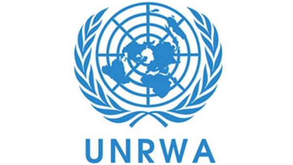 مسئول فلسطيني يطالب «الأونروا» بالعدول عن تقليص خدمات الاجئين
