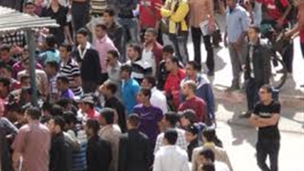 اشتباكات بين طلاب المرحلة الثالثة للتنسيق وأمن هندسة القاهرة 