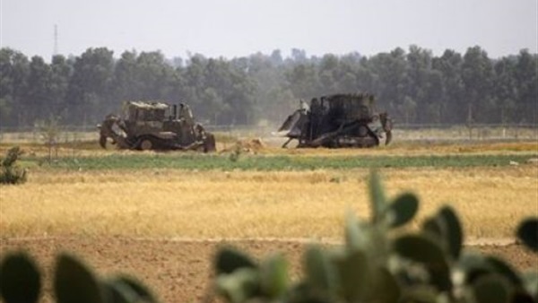 جرافتان إسرائيلتان تقتلعانً الأشجار في منطقة لبنانية محتلة