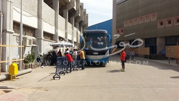 بالصور.. حافلة الأهلي تغادر «الجزيرة» متجهة إلى الإسكندرية