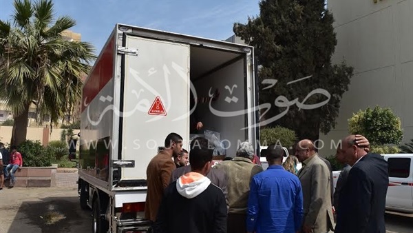 بالصور..وصول 3 سيارات جديدة من الأغذية المدعمة بالفيوم 