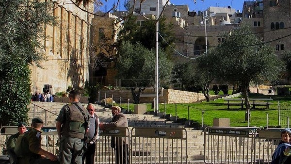 الاحتلال يمنع رفع الآذان في الحرم الإبراهيمي