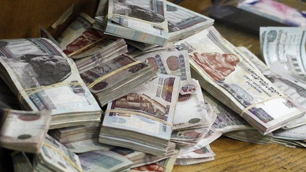 جمارك مطار برج العرب تحبط محاولة تهريب عملات مصرية