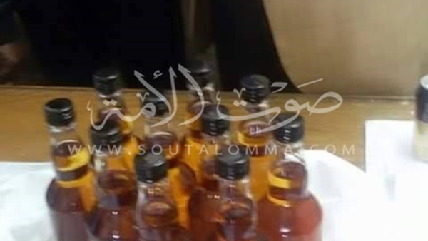 بالصور.. ضبط 12 زجاجة خمر في بميناء غرب بورسعيد