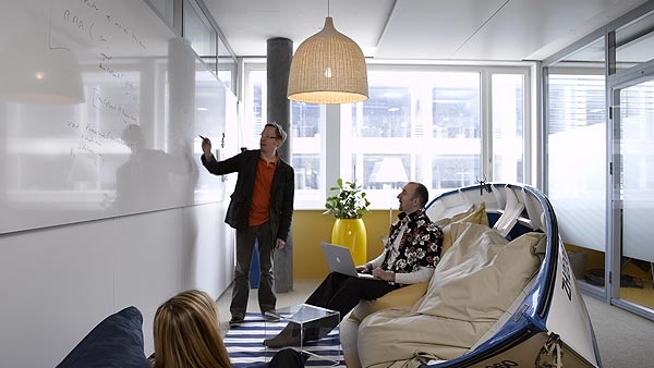 «جوجل» تؤكد أن روح الفريق أهم من مهارات أفراده