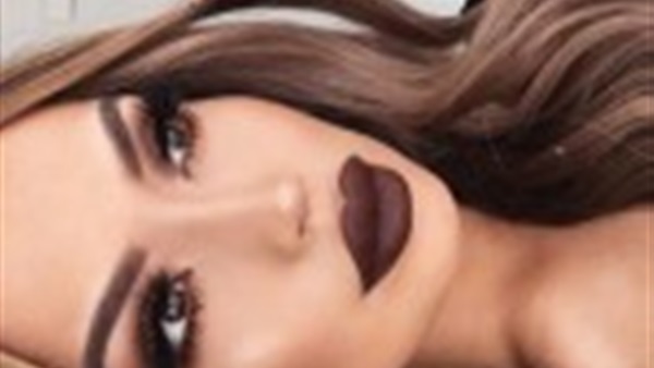 بالصور.. البنى يغازل شفاهك هذا الصيف 