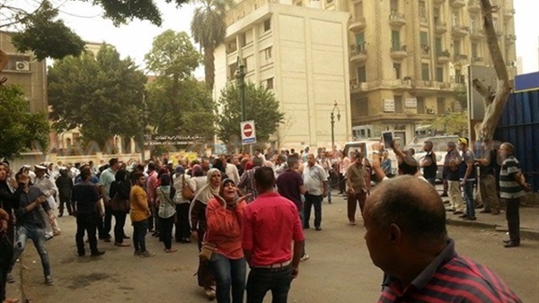 وزير التعليم العالى يعد  بحل مشاكل طلاب الثانوية المتظاهرين  