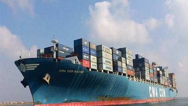 ميناء دمياط يستقبل 11 سفينة للحاويات والبضائع العامة