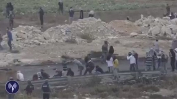 شاهد.. 16 ثانية ترصد اعتداءات  جيش الإحتلال على الفلسطينين 