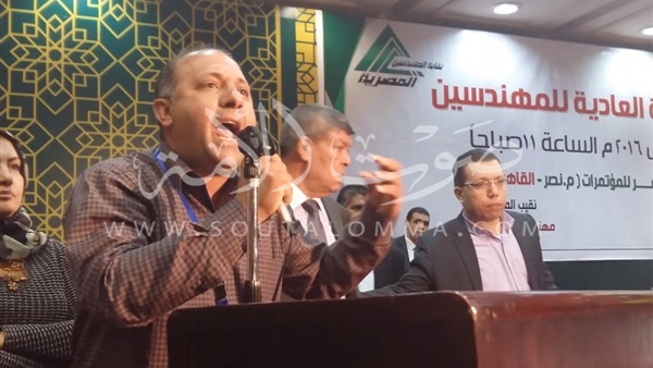 بالفيديو.. مهندس لوزير الرى:«نجلس معك ولا نستفيد» 