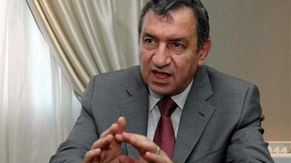 عصام شرف فى زيارة خاصة  للقاء  الأسر السورية بطنطا  