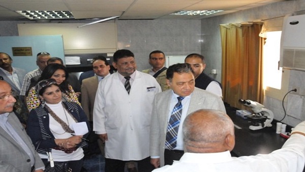 بالصور..وزير الصحة يرصد 12 مليون جنيه لدعم  مستشفى التأمين الصحي بأسوان 