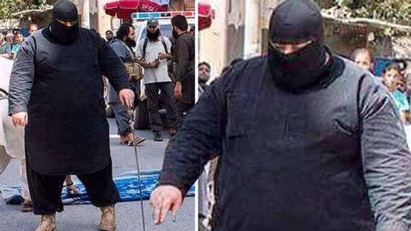 شاهد.. ذباح داعش الجديد الملقب بالبلدوزر  