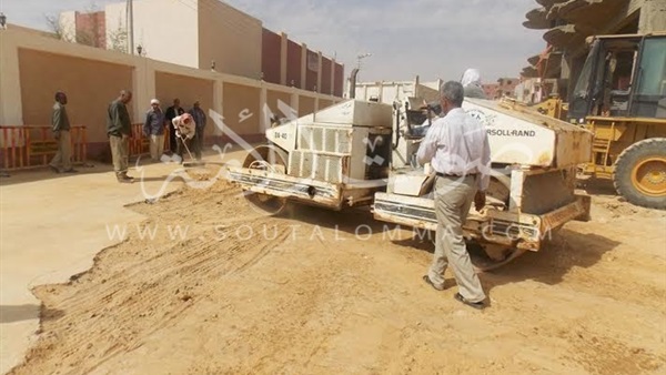تنفيذ الحملة رقم 14 لرفع كفاءة الطرق بالوادى الجديد