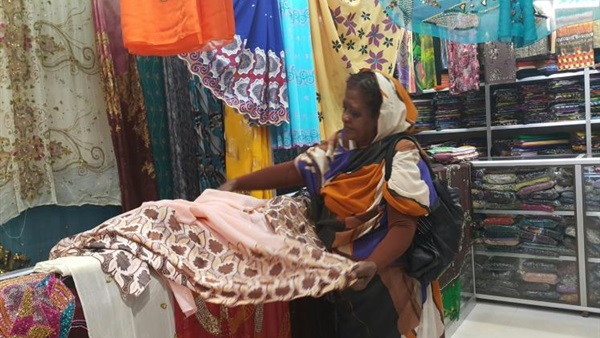 «التوب».. أيقونة المرأة السودانية يخوض معركة البقاء