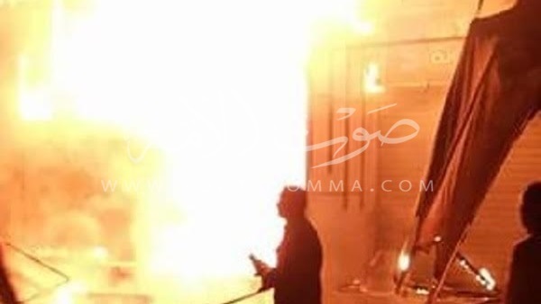 بالصور..السيطرة على حريق هائل بـ4 محلات بالبحيرة