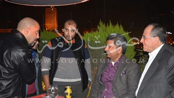 بالصور.. صادق الصباح يحتفل بأشرف عبد الباقى ونجوم مسرح مصر
